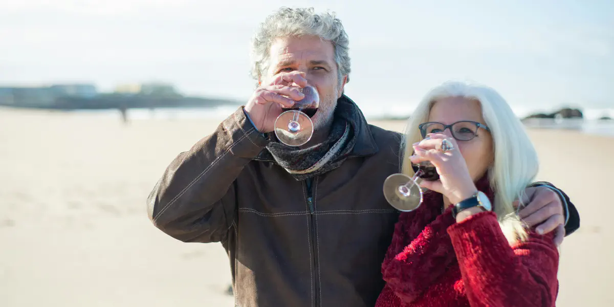Casais com hábitos de consumo de álcool semelhantes mais propensos a viver mais tempo