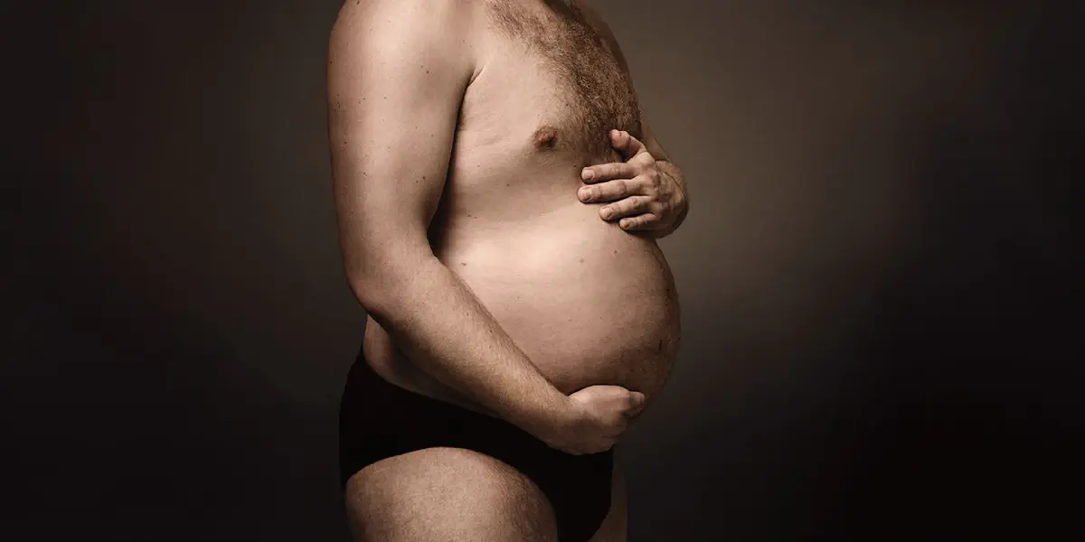 Sessão fotográfica com homens grávidos... de cerveja