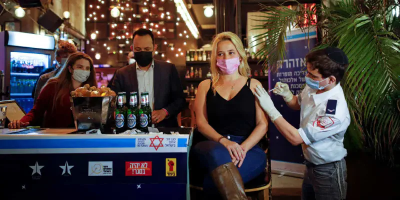 Bar israelita oferece bebida a quem for vacinado contra a Covid-19