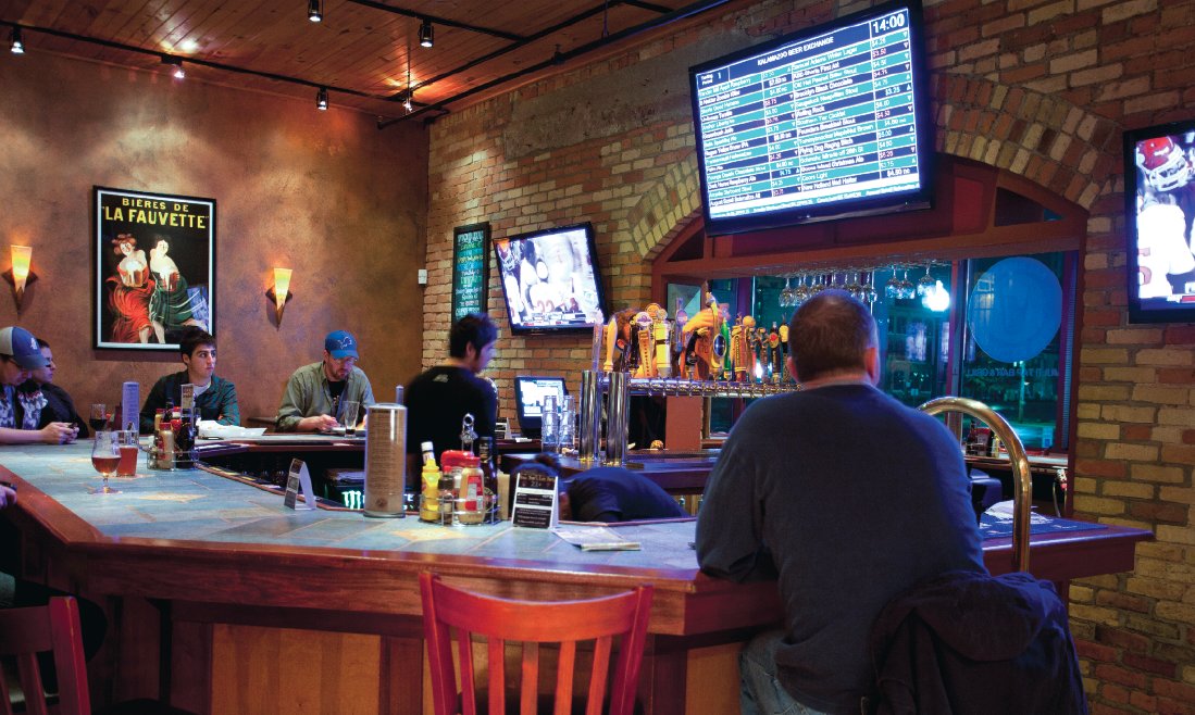 Interior do Kalamazoo Exchange Bar