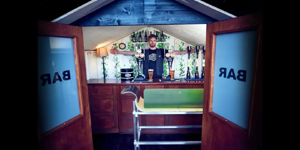 Cerveja gratuita no pub mais pequeno do Reino Unido