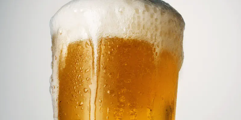 Consumo diário de cerveja pode ajudar a prevenir AVC