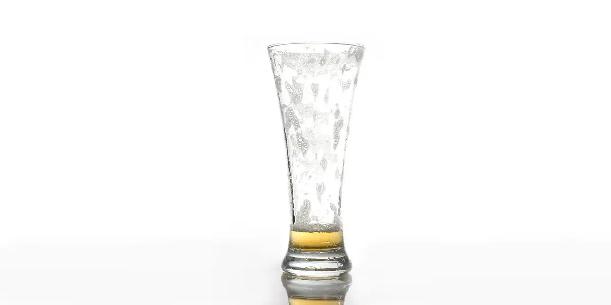 Sabia que existe fobia de copos vazios?